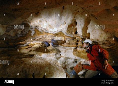  龍泉洞、神秘的な地下世界と壮大な石灰岩の彫刻を発見！